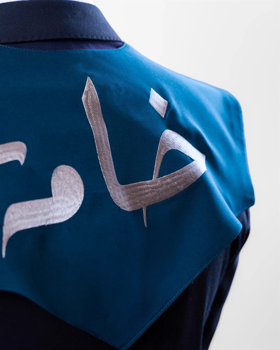 تطريز خامة على وشاح تخرج